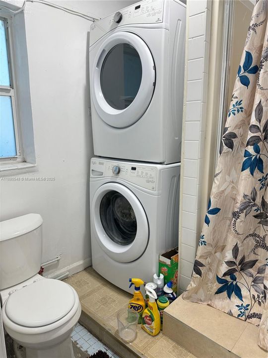 В аренду: $1,300 (1 спален, 1 ванн, 2678 Квадратных фут)