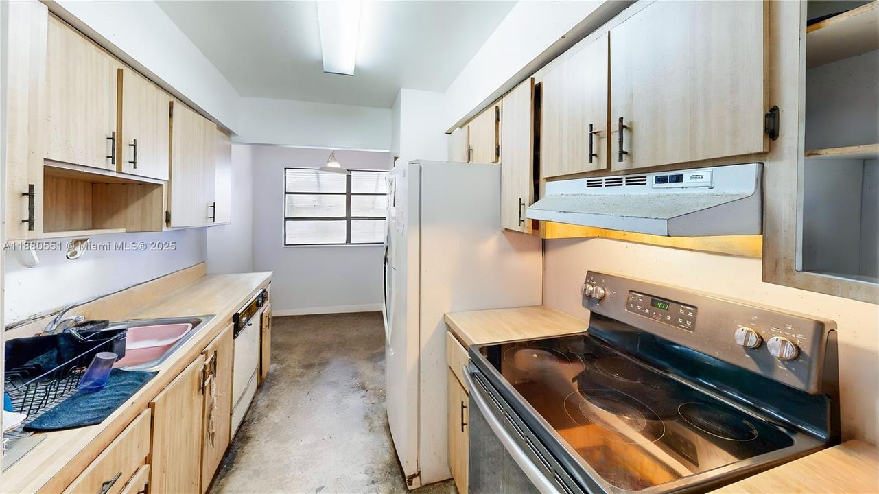 Active With Contract: $245,000 (2 beds, 2 baths, 1120 Square Feet)