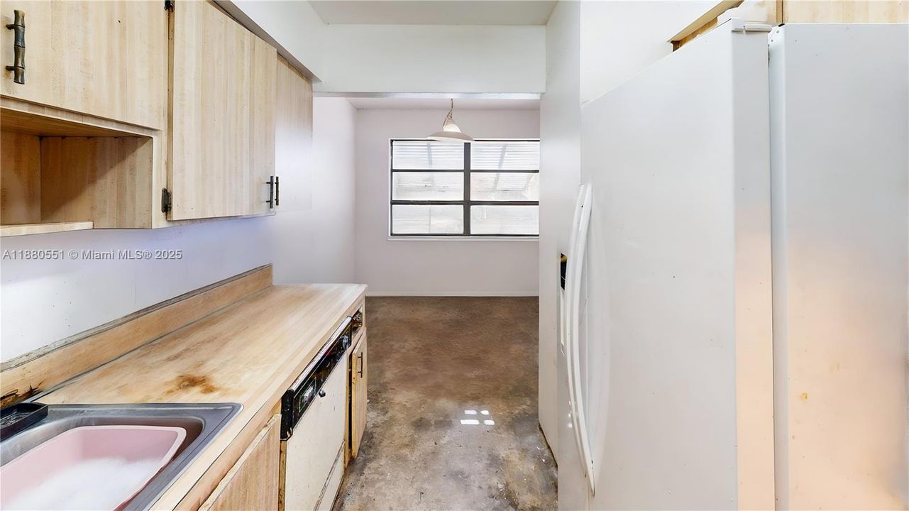 Active With Contract: $245,000 (2 beds, 2 baths, 1120 Square Feet)