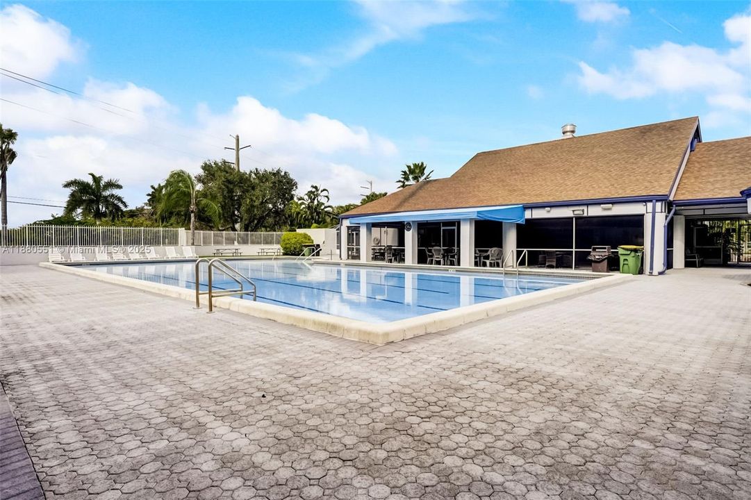 Active With Contract: $245,000 (2 beds, 2 baths, 1120 Square Feet)