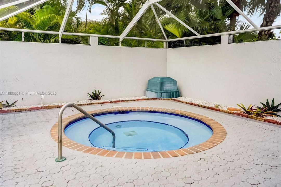 Active With Contract: $245,000 (2 beds, 2 baths, 1120 Square Feet)