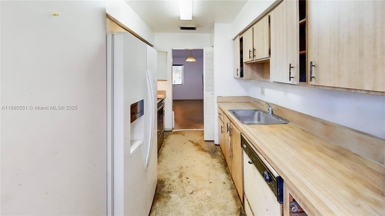 Active With Contract: $245,000 (2 beds, 2 baths, 1120 Square Feet)