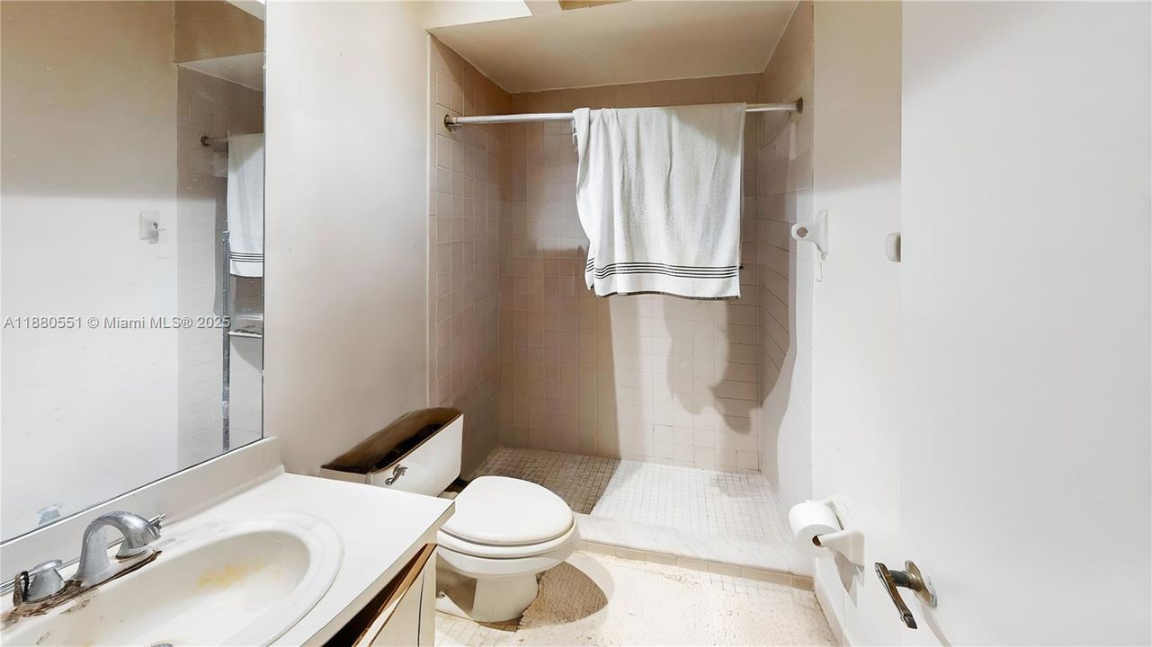 Active With Contract: $245,000 (2 beds, 2 baths, 1120 Square Feet)