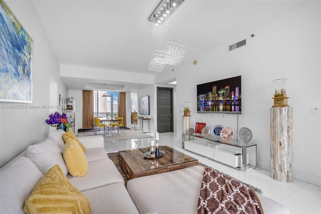 Недавно продано: $1,795,000 (3 спален, 3 ванн, 2327 Квадратных фут)