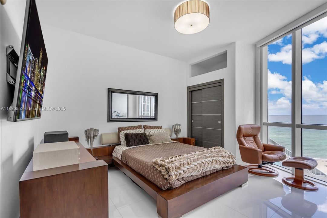 Недавно продано: $1,795,000 (3 спален, 3 ванн, 2327 Квадратных фут)