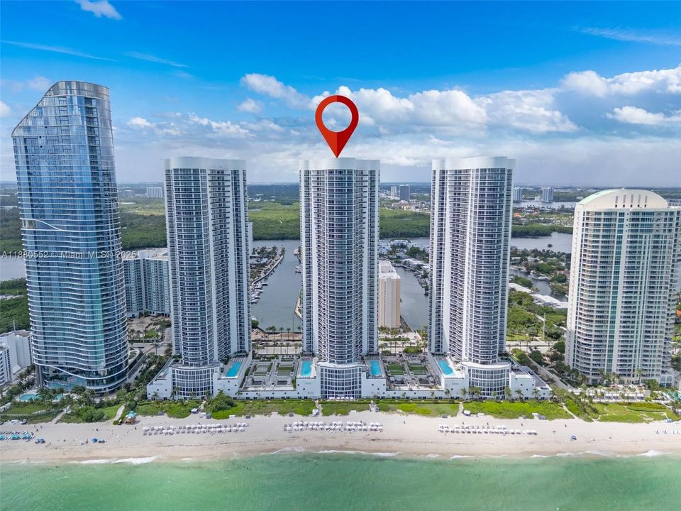 Недавно продано: $1,795,000 (3 спален, 3 ванн, 2327 Квадратных фут)