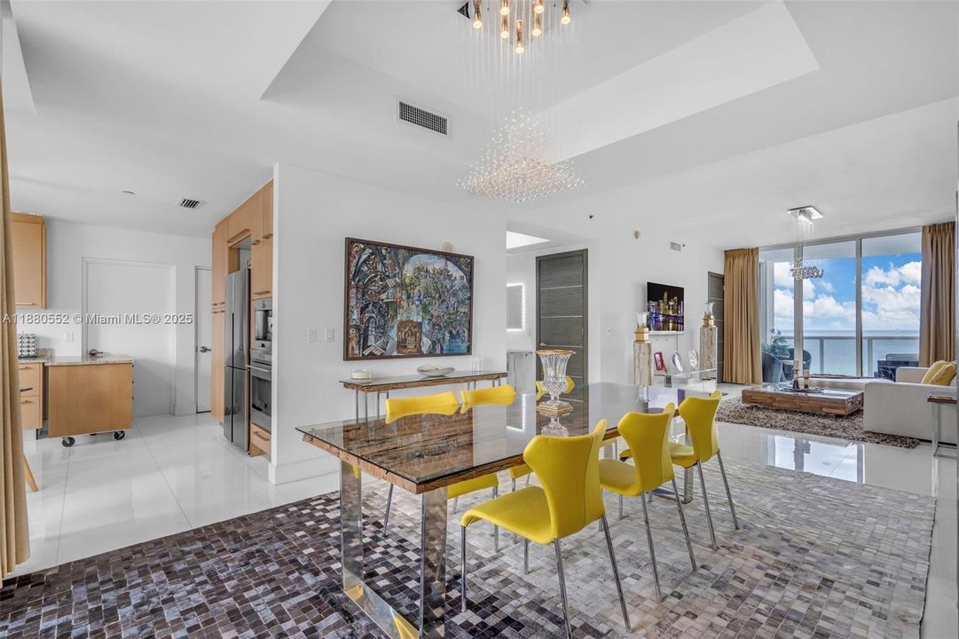 Недавно продано: $1,795,000 (3 спален, 3 ванн, 2327 Квадратных фут)