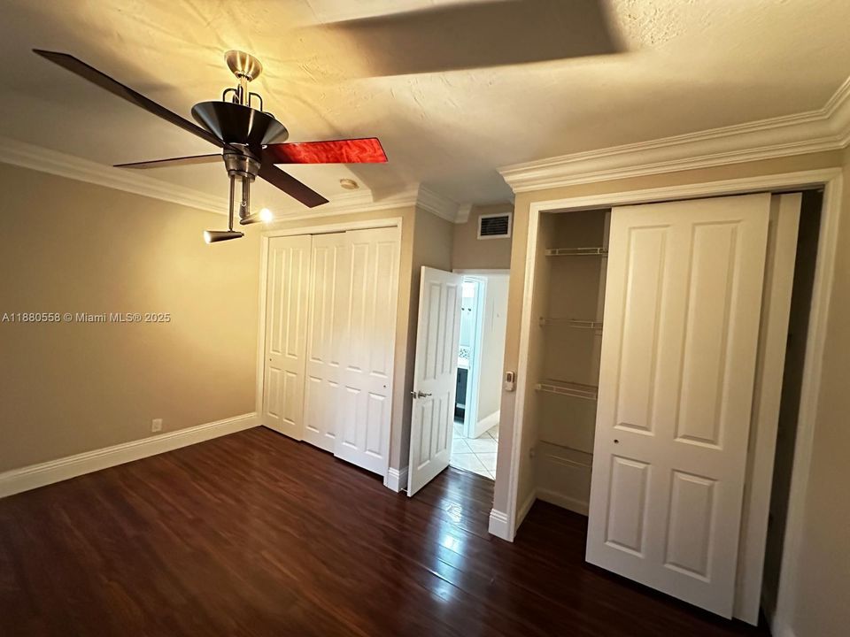 For Sale: $325,000 (1 beds, 1 baths, 634 Square Feet)
