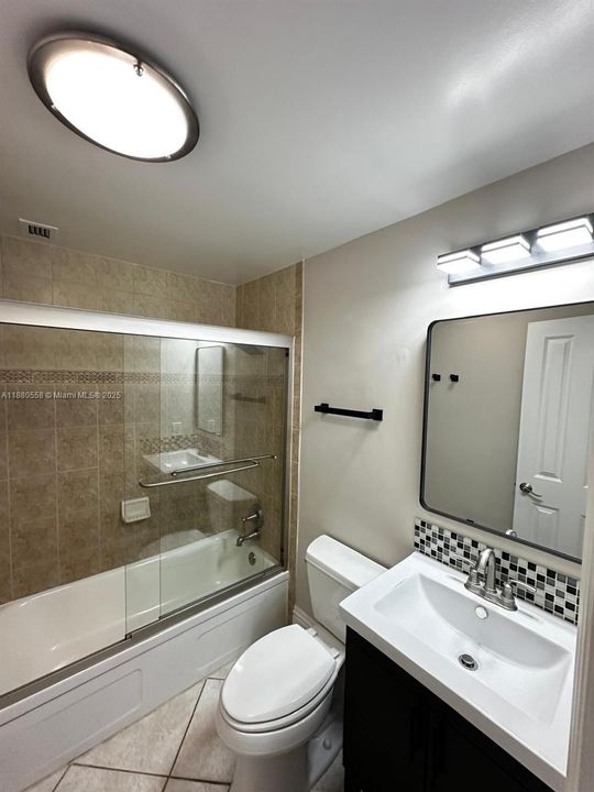 For Sale: $325,000 (1 beds, 1 baths, 634 Square Feet)