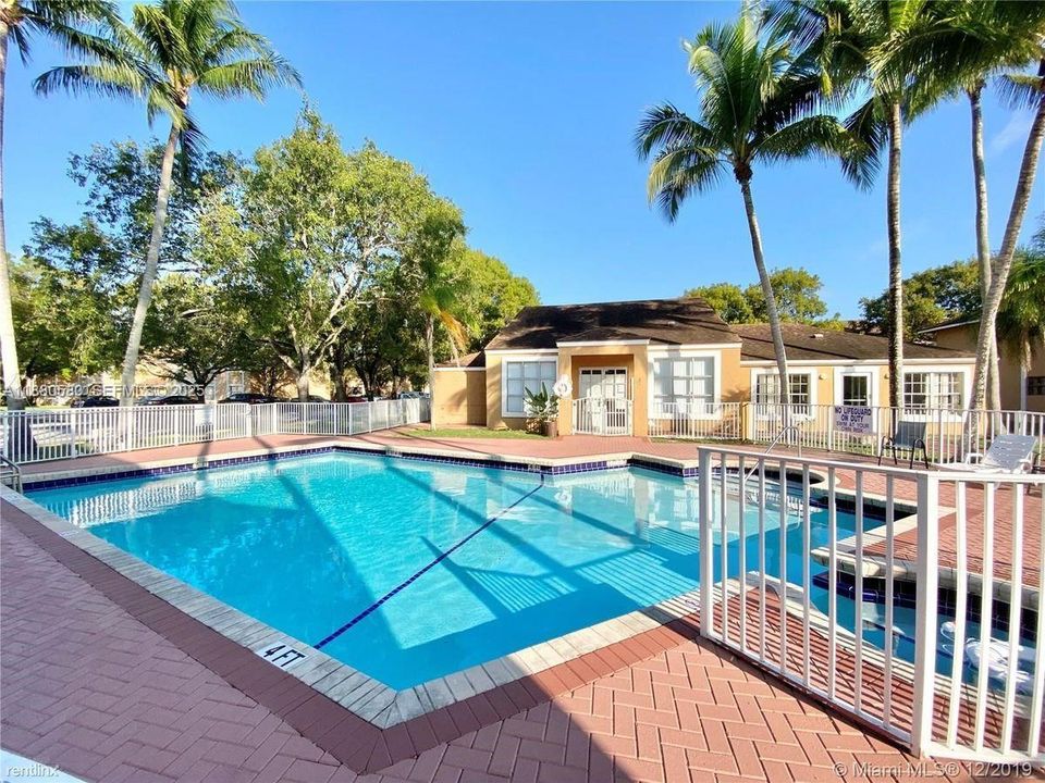 Activo con contrato: $219,900 (2 camas, 2 baños, 1084 Pies cuadrados)