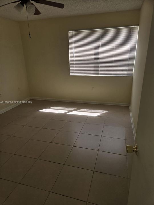 Activo con contrato: $219,900 (2 camas, 2 baños, 1084 Pies cuadrados)