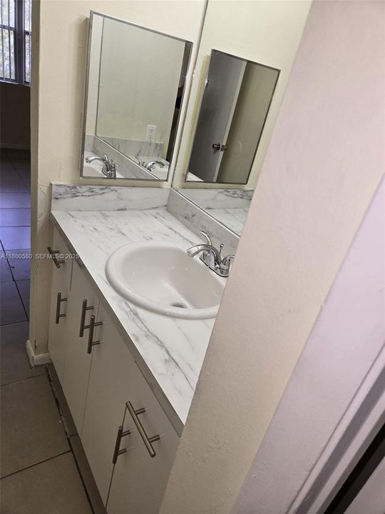 Activo con contrato: $219,900 (2 camas, 2 baños, 1084 Pies cuadrados)