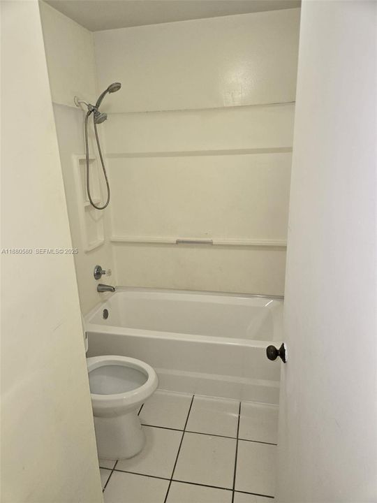 Activo con contrato: $219,900 (2 camas, 2 baños, 1084 Pies cuadrados)