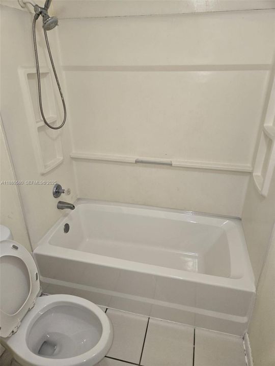 Activo con contrato: $219,900 (2 camas, 2 baños, 1084 Pies cuadrados)