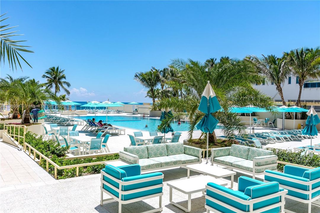 Active With Contract: $4,200 (1 beds, 1 baths, 835 Square Feet)