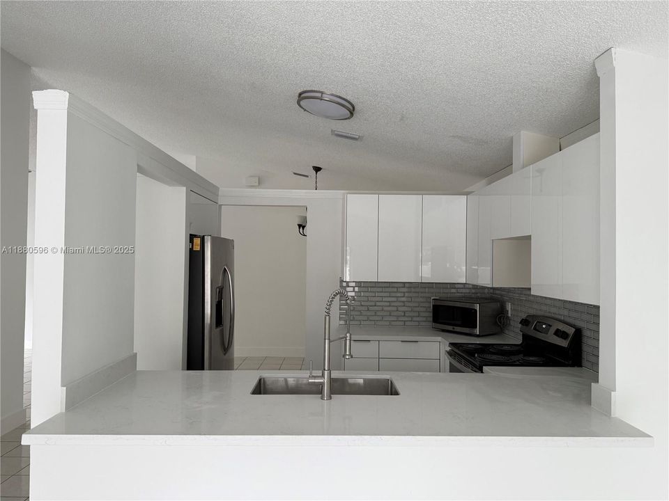 Recently Sold: $569,999 (3 beds, 2 baths, 1652 Square Feet)