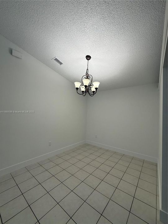 Recently Sold: $569,999 (3 beds, 2 baths, 1652 Square Feet)