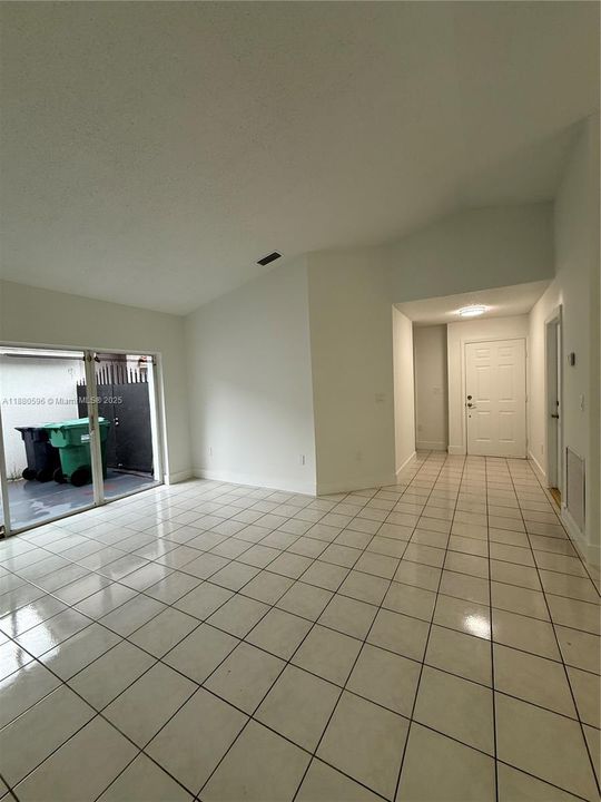 Recently Sold: $569,999 (3 beds, 2 baths, 1652 Square Feet)