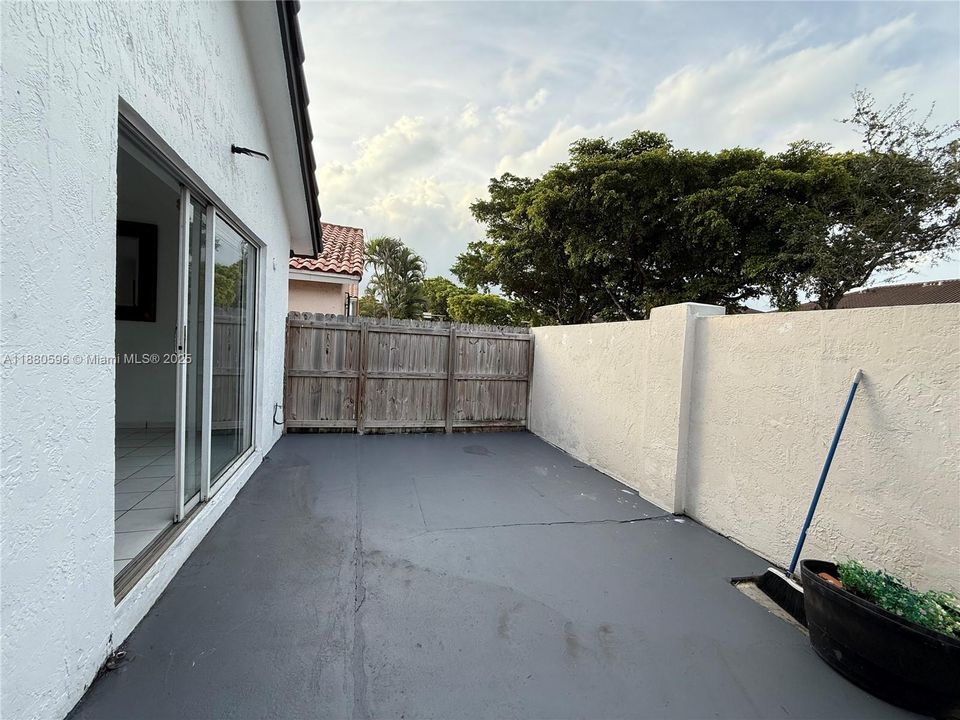 Recently Sold: $569,999 (3 beds, 2 baths, 1652 Square Feet)