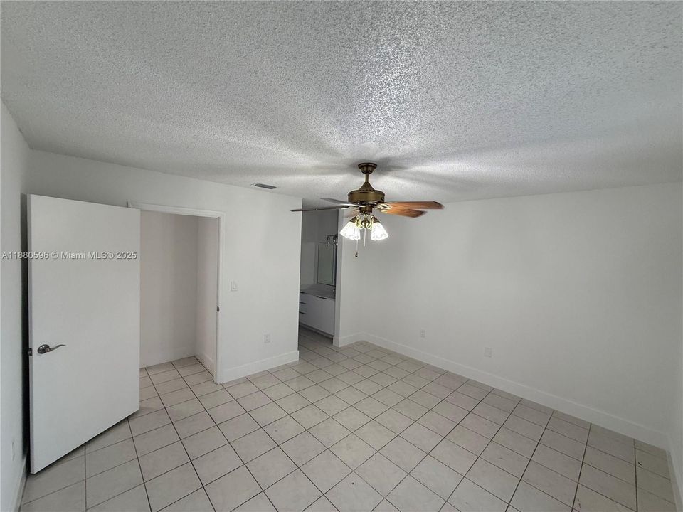 Recently Sold: $569,999 (3 beds, 2 baths, 1652 Square Feet)