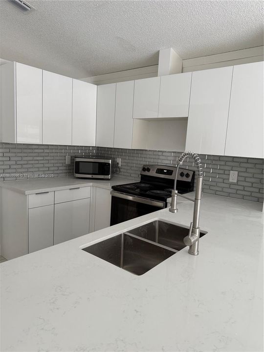 Recently Sold: $569,999 (3 beds, 2 baths, 1652 Square Feet)