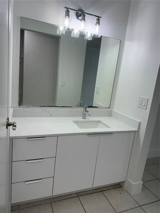 Recently Sold: $569,999 (3 beds, 2 baths, 1652 Square Feet)