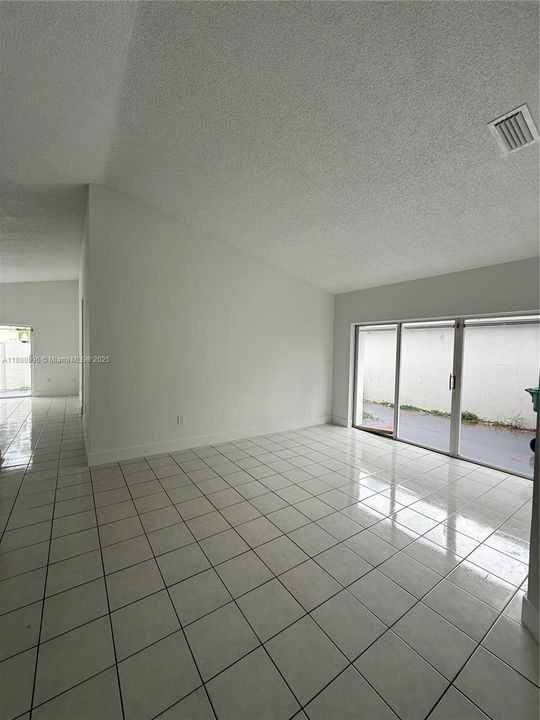 Recently Sold: $569,999 (3 beds, 2 baths, 1652 Square Feet)