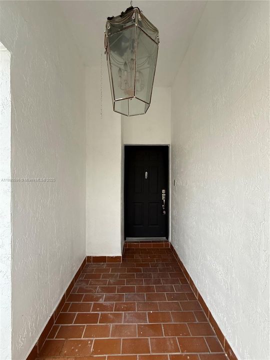 Recently Sold: $569,999 (3 beds, 2 baths, 1652 Square Feet)