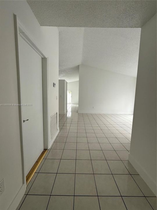 Recently Sold: $569,999 (3 beds, 2 baths, 1652 Square Feet)