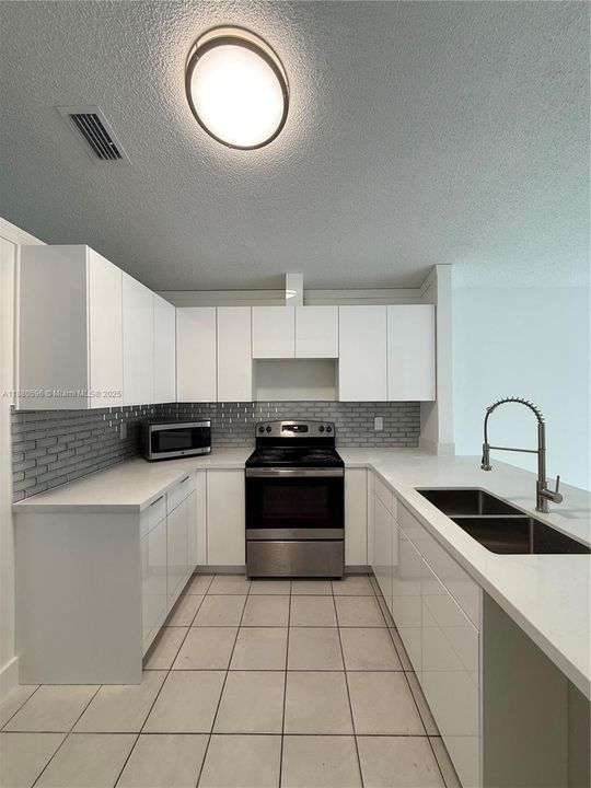 Recently Sold: $569,999 (3 beds, 2 baths, 1652 Square Feet)