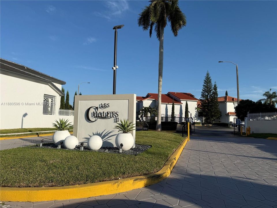 Recently Sold: $569,999 (3 beds, 2 baths, 1652 Square Feet)