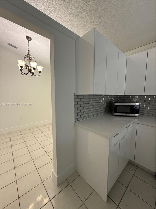 Recently Sold: $569,999 (3 beds, 2 baths, 1652 Square Feet)