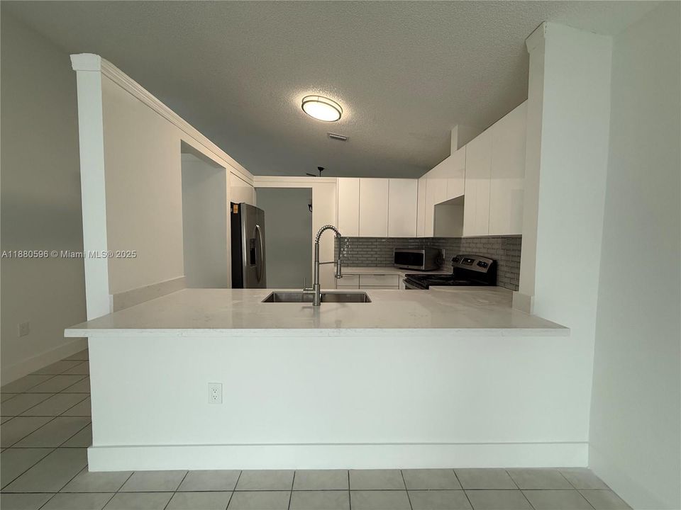 Recently Sold: $569,999 (3 beds, 2 baths, 1652 Square Feet)