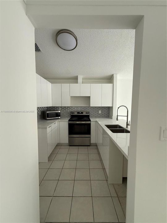 Recently Sold: $569,999 (3 beds, 2 baths, 1652 Square Feet)