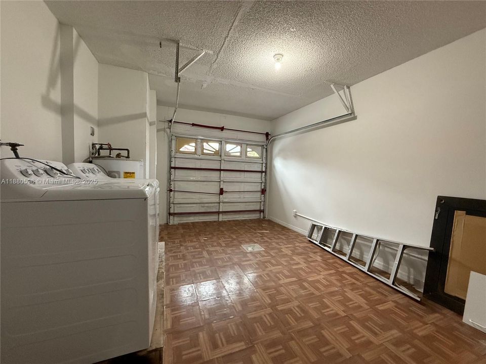 Recently Sold: $569,999 (3 beds, 2 baths, 1652 Square Feet)