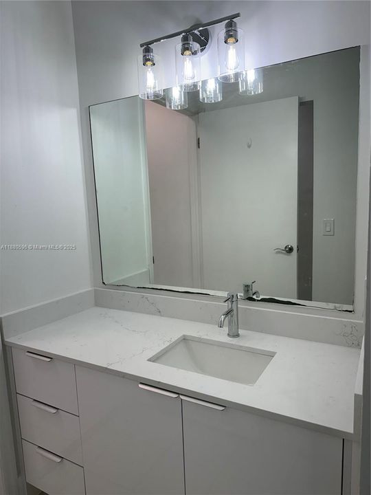 Recently Sold: $569,999 (3 beds, 2 baths, 1652 Square Feet)