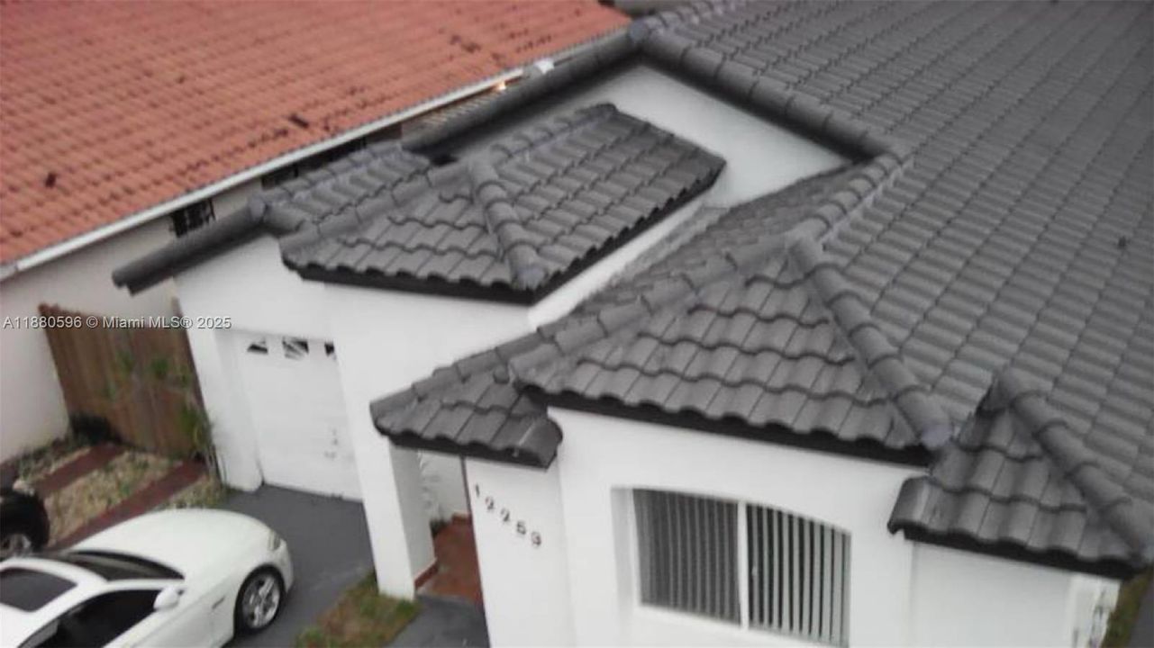 Recently Sold: $569,999 (3 beds, 2 baths, 1652 Square Feet)