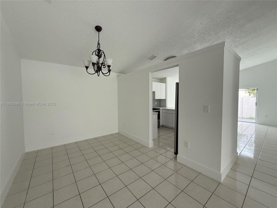 Recently Sold: $569,999 (3 beds, 2 baths, 1652 Square Feet)