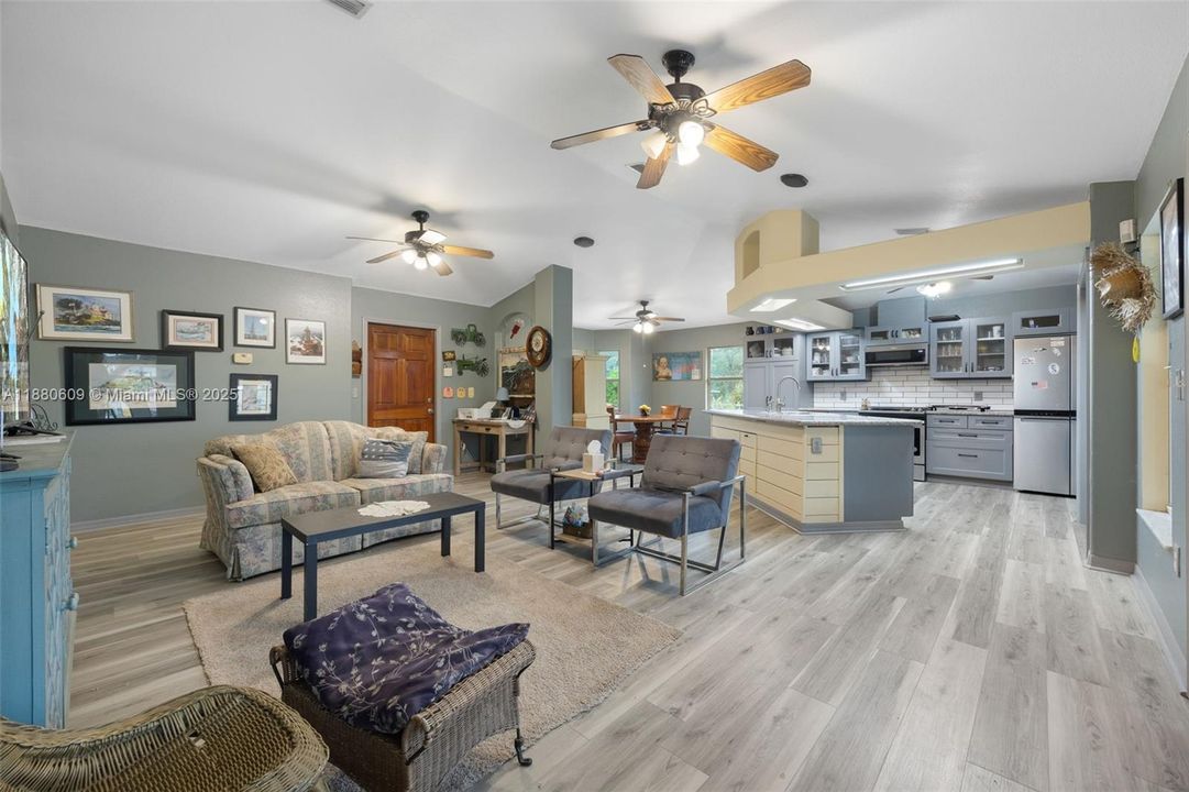 For Sale: $329,900 (3 beds, 2 baths, 1550 Square Feet)