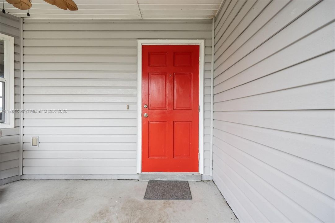 For Sale: $329,900 (3 beds, 2 baths, 1550 Square Feet)