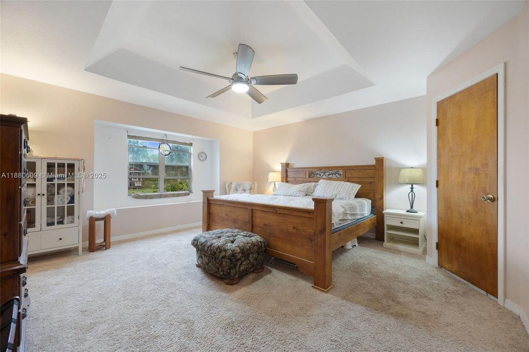 For Sale: $329,900 (3 beds, 2 baths, 1550 Square Feet)