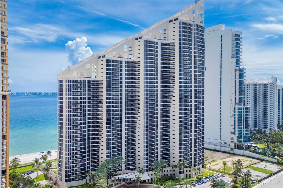 待售: $2,250,000 (3 贝兹, 3 浴室, 1840 平方英尺)