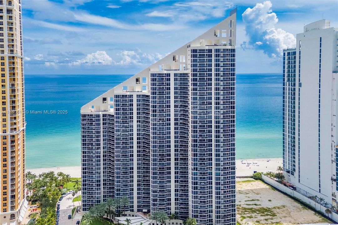 待售: $2,250,000 (3 贝兹, 3 浴室, 1840 平方英尺)