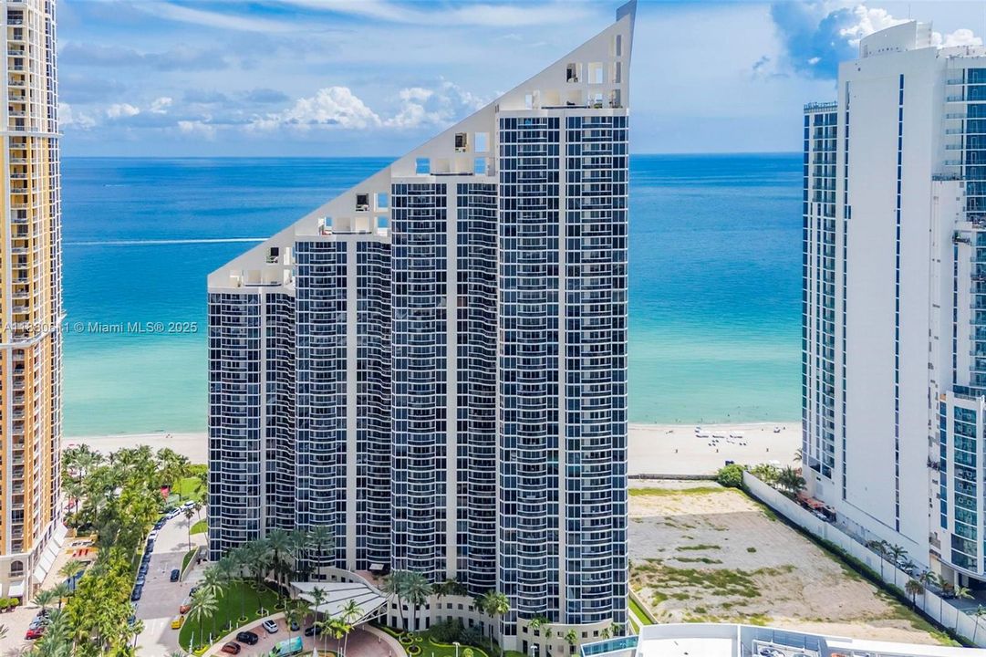 待售: $2,250,000 (3 贝兹, 3 浴室, 1840 平方英尺)