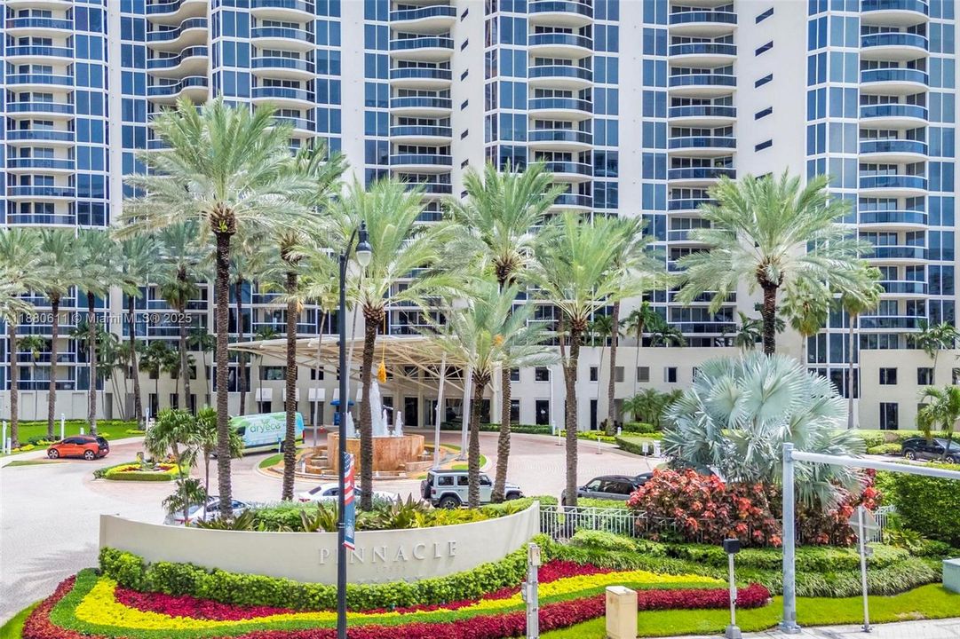 待售: $2,250,000 (3 贝兹, 3 浴室, 1840 平方英尺)