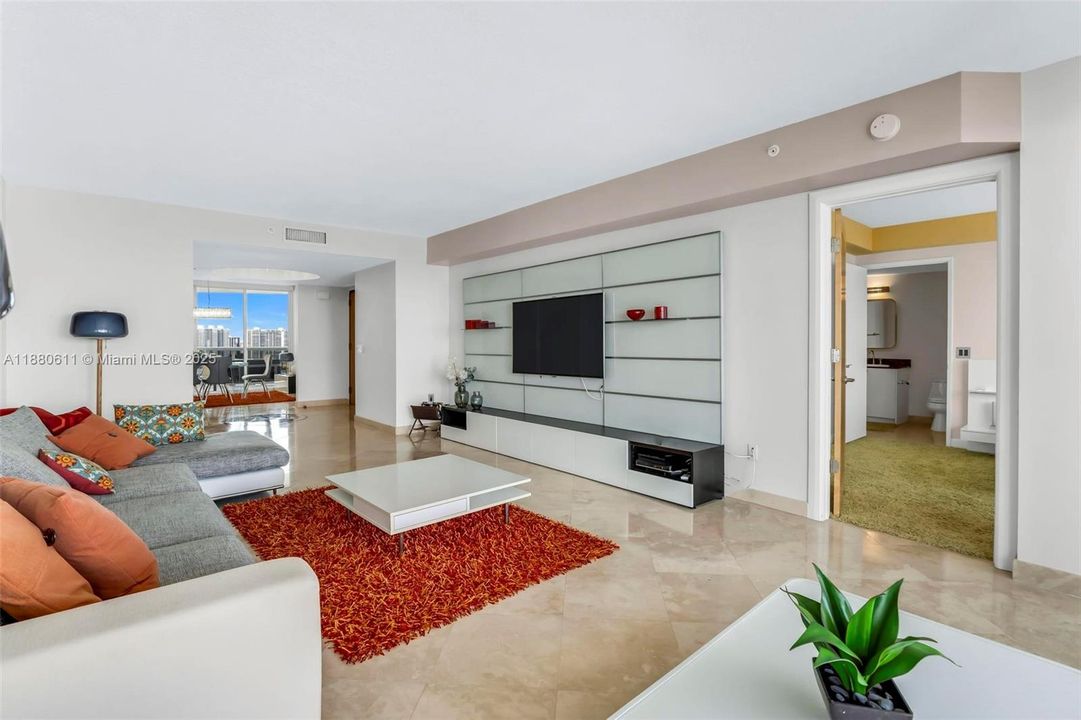 待售: $2,250,000 (3 贝兹, 3 浴室, 1840 平方英尺)