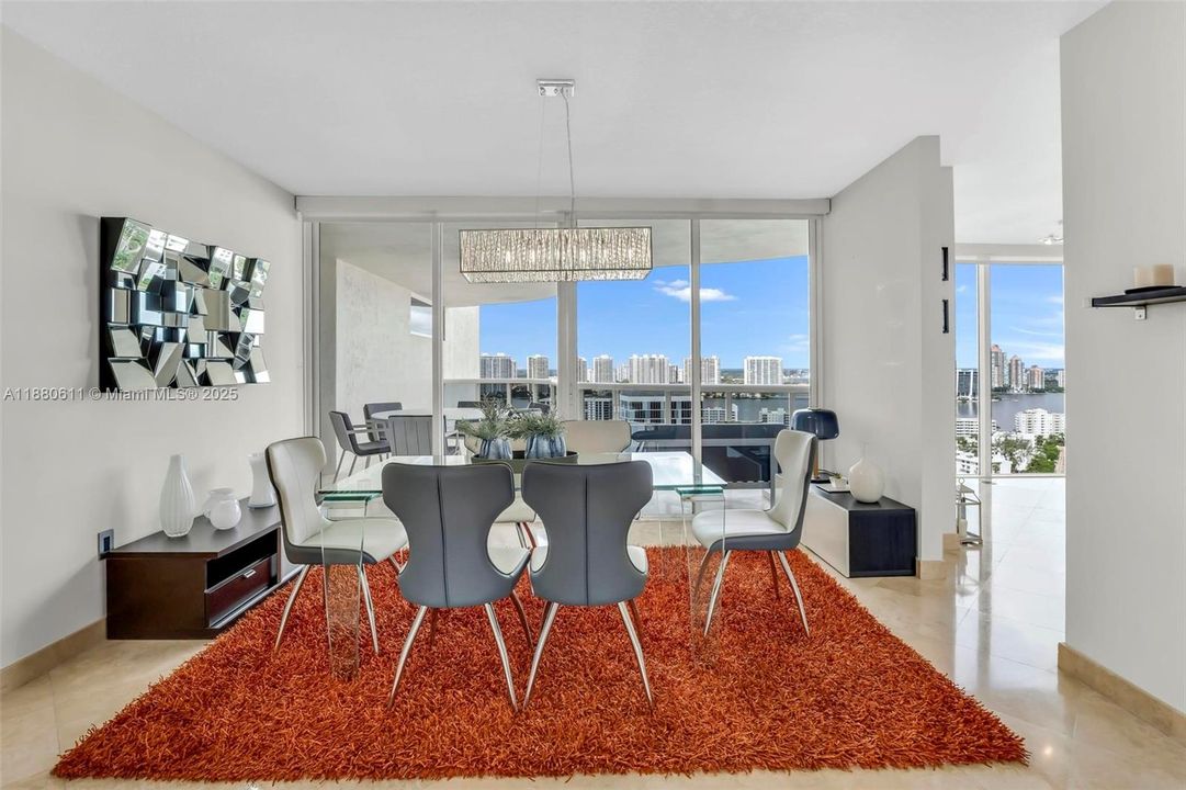 待售: $2,250,000 (3 贝兹, 3 浴室, 1840 平方英尺)