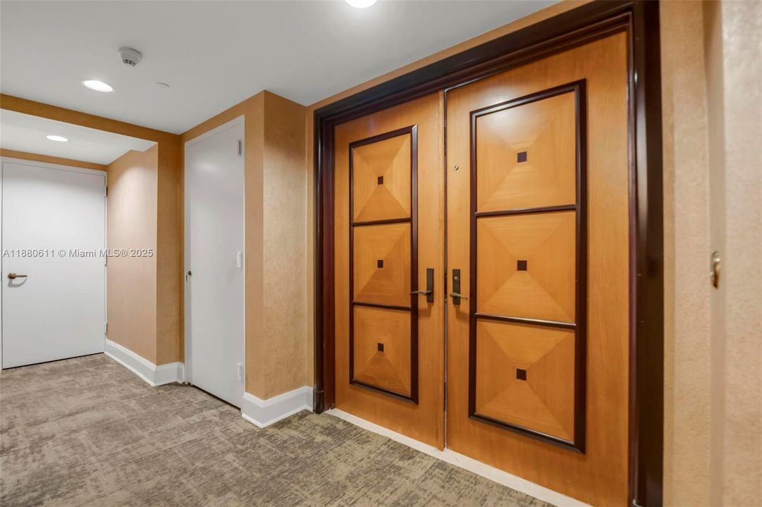 待售: $2,250,000 (3 贝兹, 3 浴室, 1840 平方英尺)