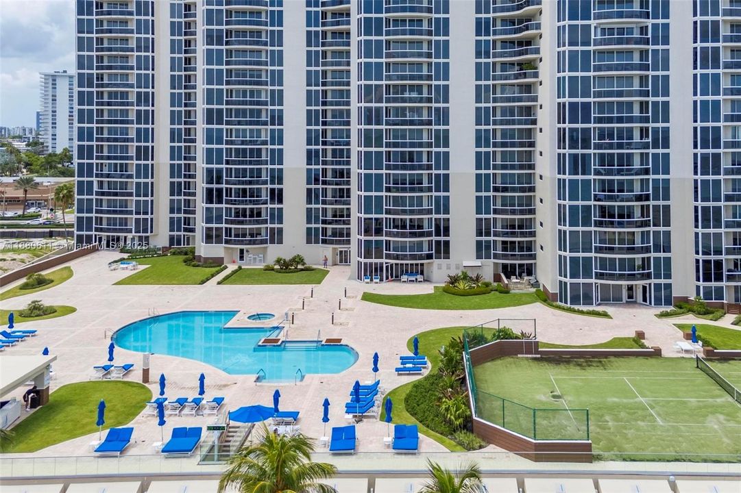 待售: $2,250,000 (3 贝兹, 3 浴室, 1840 平方英尺)