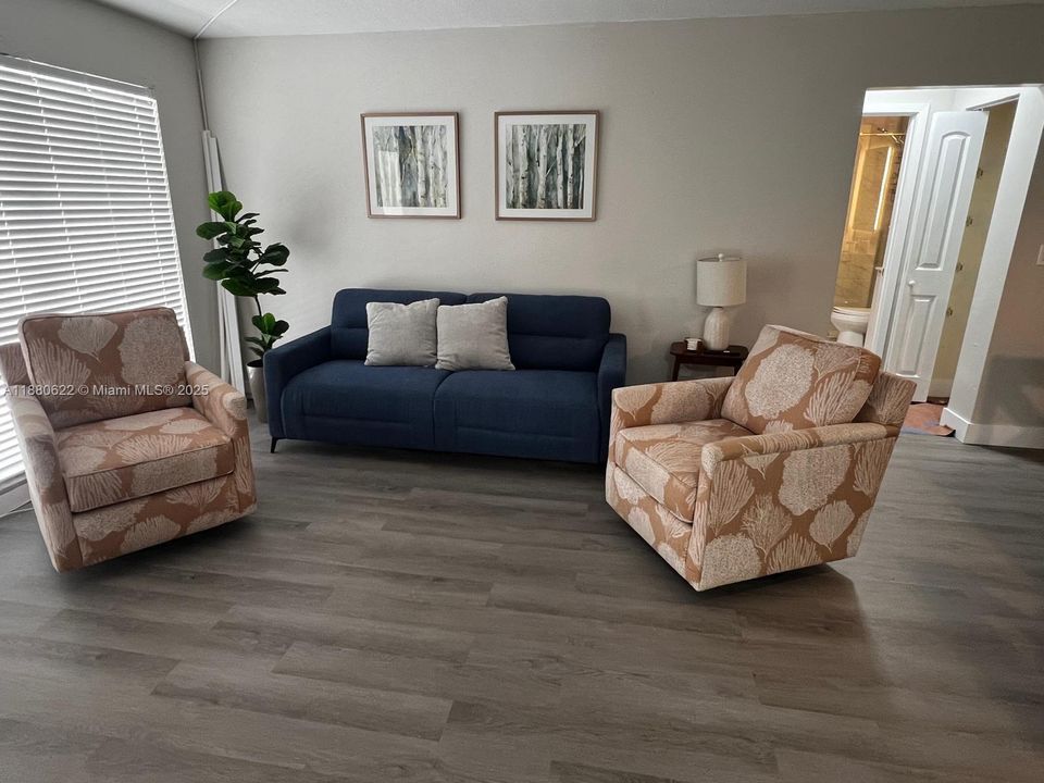 合同活跃: $3,800 (3 贝兹, 2 浴室, 0 平方英尺)